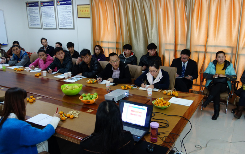 天度第四屆客戶沙龍及網(wǎng)絡(luò)營銷分享會于2013年10月23日舉行，30余家客戶參加了本次沙龍和講座，并給予高度贊許和認(rèn)可。事實(shí)證明，天度在不斷強(qiáng)化產(chǎn)品和服務(wù)品質(zhì)的同時(shí)，我們還持續(xù)不斷加強(qiáng)對客戶網(wǎng)站運(yùn)營和營銷推廣上的支持。選擇天度，就是選擇了一條通往新媒體營銷和電子商務(wù)的捷徑。