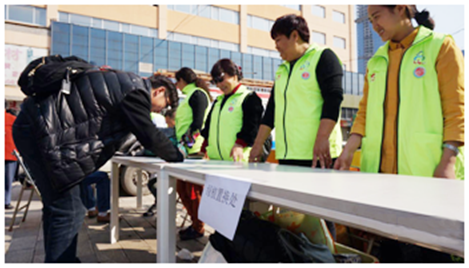 活動(dòng)以&ldquo;做好事做善事做志愿者&rdquo;為主題，倡導(dǎo)節(jié)能減排、低碳出行、綠色出行的生活方式，鼓勵(lì)市民低碳出行。同時(shí)，在云紡的活動(dòng)現(xiàn)場(chǎng)，昆明市青基會(huì)帶來(lái)了&ldquo;一家衣等于愛(ài)&rdquo;衣服回收箱，市民將廢舊的衣服投放到箱內(nèi)，志愿者送上一盆綠色植物或者一本圖書(shū)。